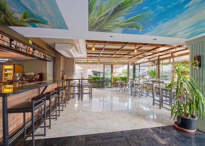 Citrus Luna Hotel